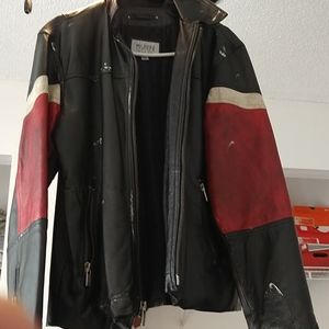 This is a beautiful leather jacket all original no